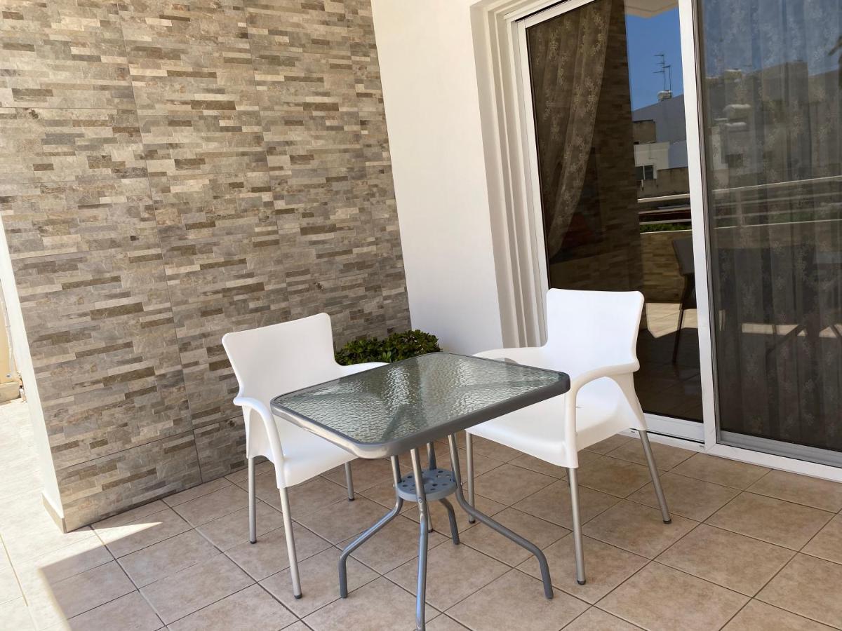 Appartement Holiday City Center à Larnaca Extérieur photo