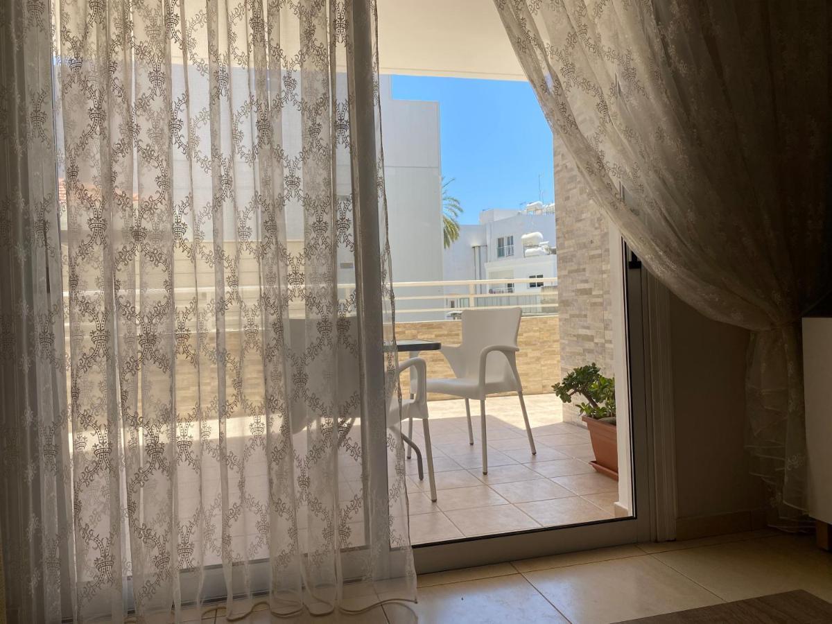 Appartement Holiday City Center à Larnaca Extérieur photo