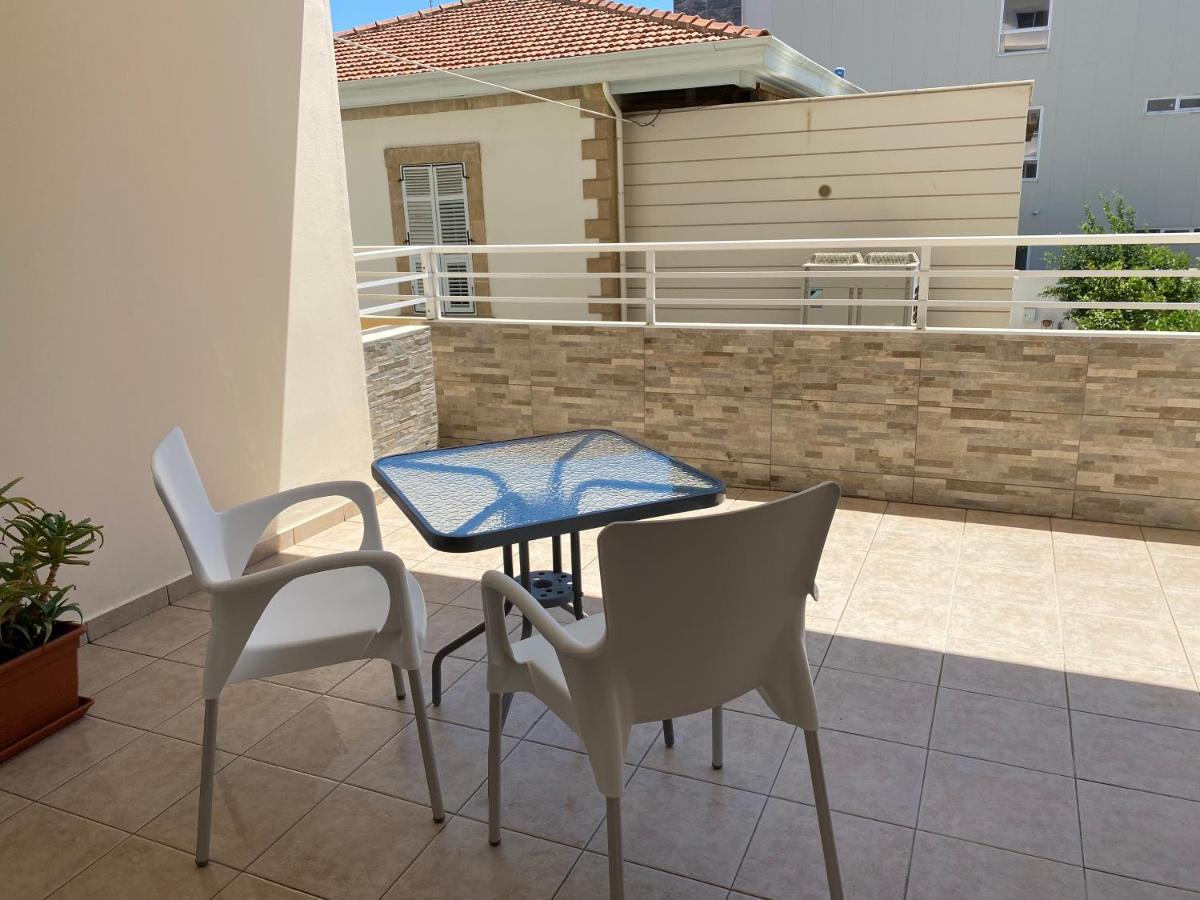 Appartement Holiday City Center à Larnaca Extérieur photo