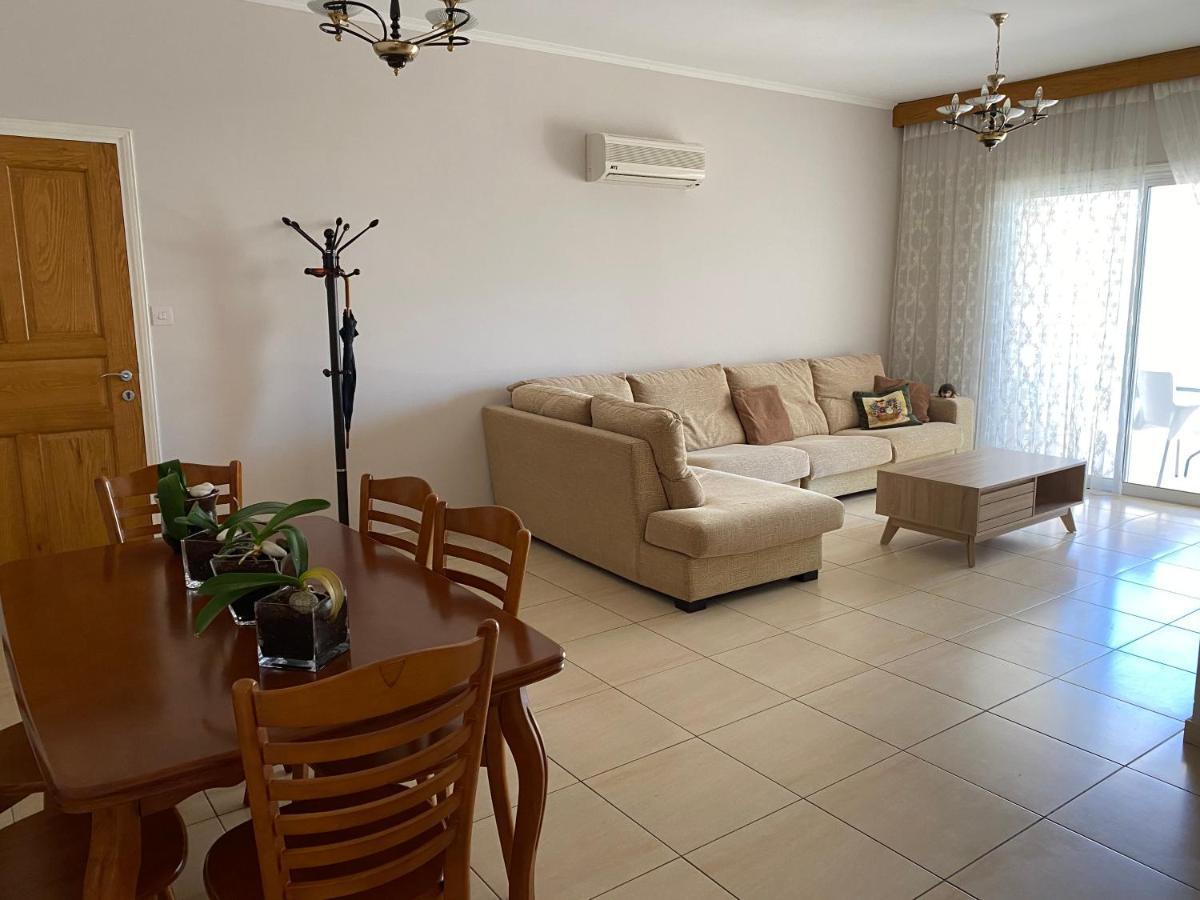 Appartement Holiday City Center à Larnaca Extérieur photo